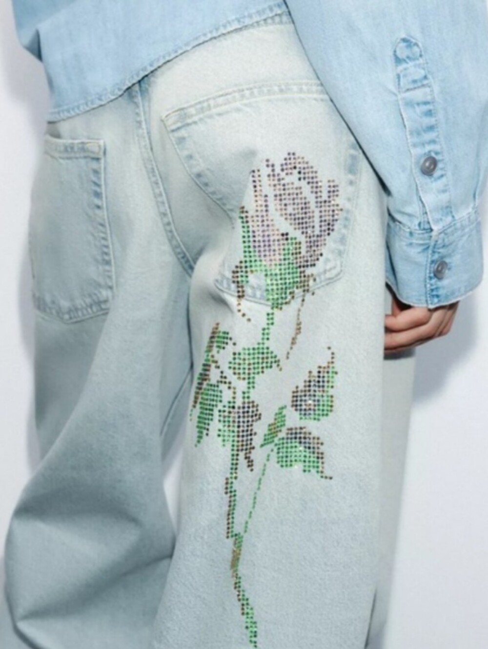 Zara TRF Mini Balloon Mid Waist Jeans with Rhinestone Flower Size US 2